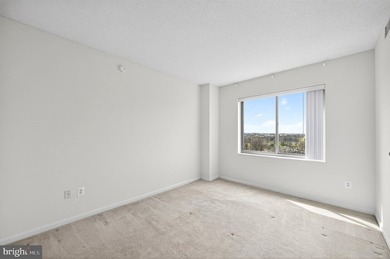 GREAT NEW PRICE on this freshly painted top floor unit with - photo 35