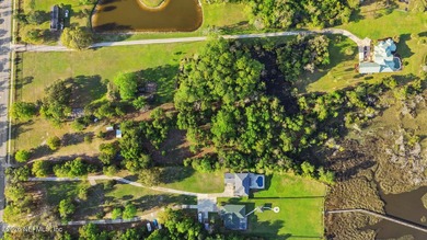 Charming Bungalow on 4.99 Acres on the Water Welcome to your - photo 37