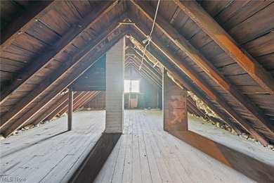 Welcome to this beautifully renovated, move-in-ready 5-bedroom - photo 37