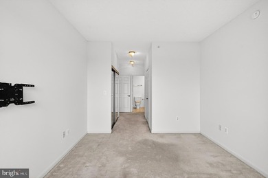 GREAT NEW PRICE on this freshly painted top floor unit with - photo 37