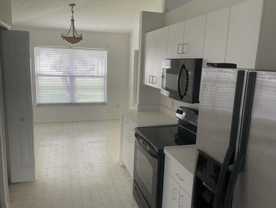 Welcome to this immaculate Home with an open Plan. Enjoy an - photo 39