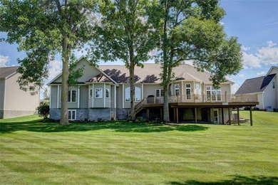 Impeccably maintained and thoughtfully designed, this spacious - photo 41