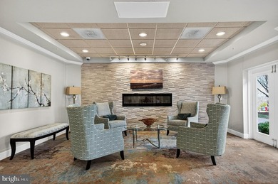 GREAT NEW PRICE on this freshly painted top floor unit with - photo 46