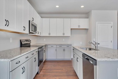 Discover easy, modern living in King's Pointe, Fairlawn's newest - photo 15