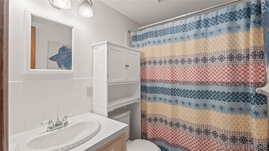 Charming 3-bedroom, 1-bath cabin offering all main-level living - photo 24
