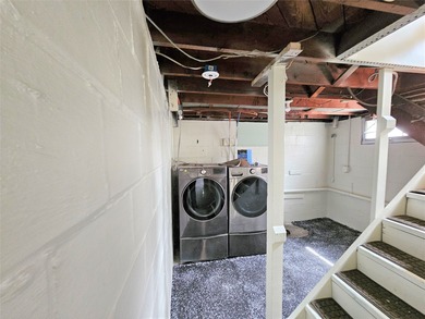 Bungalow style home on .5 acres in Saydel school system in NE