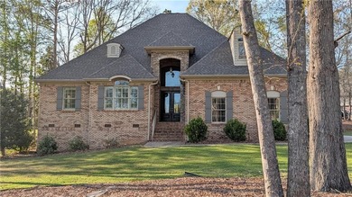 Elegant brick home in the wonderful Grove Hill! Neighborhood - photo 3