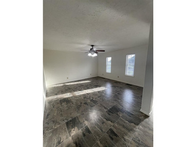 Beautiful & Spacious 5 bedroom, 4 bathrooms, 4 living areas - photo 10