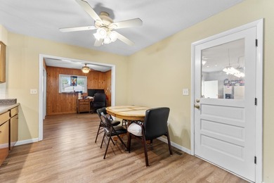 Conveniently located in the heart of Mountain Home this home - photo 11