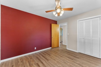 Conveniently located in the heart of Mountain Home this home - photo 15