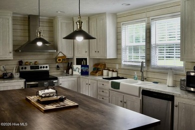 This beautifully maintained manufactured 2023 Clayton home - photo 15