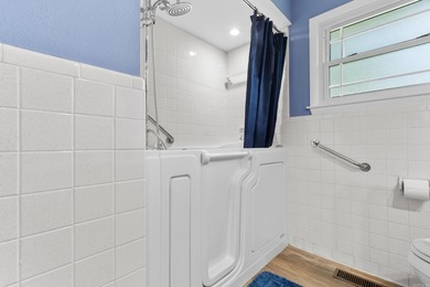 Conveniently located in the heart of Mountain Home this home - photo 17