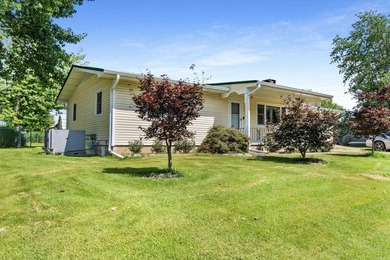 Conveniently located in the heart of Mountain Home this home - photo 25