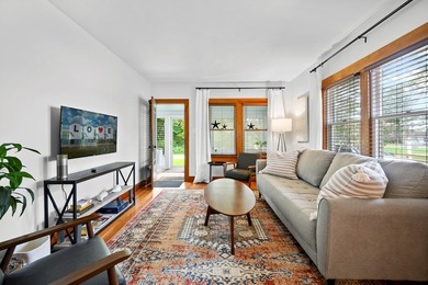 TOTALLY UPDATED! Crepe Myrtle Cottage is a circa 1940's 3 - photo 6