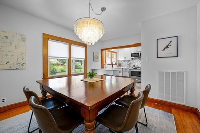 TOTALLY UPDATED! Crepe Myrtle Cottage is a circa 1940's 3 - photo 9