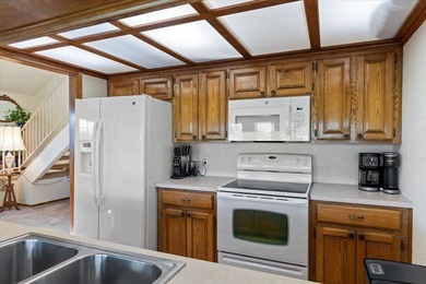 Discover a community gem, with this gorgeous 3-bed, 2.75-bath - photo 7