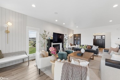 Gorgeous doesn't even begin to describe this 4 bedroom, 3-bath - photo 13