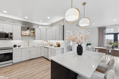 Gorgeous doesn't even begin to describe this 4 bedroom, 3-bath - photo 14