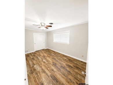 Looking for room to spread out? This beautifully updated home - photo 15