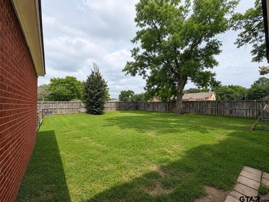 Looking for room to spread out? This beautifully updated home - photo 17