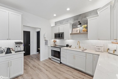 Gorgeous doesn't even begin to describe this 4 bedroom, 3-bath - photo 17