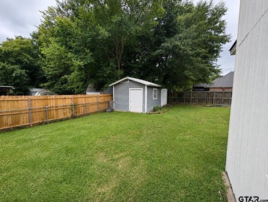 Looking for room to spread out? This beautifully updated home - photo 18