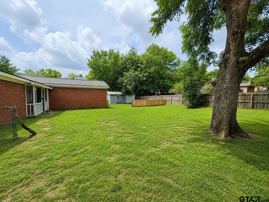 Looking for room to spread out? This beautifully updated home - photo 20