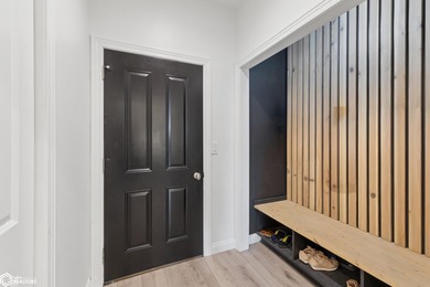 Gorgeous doesn't even begin to describe this 4 bedroom, 3-bath - photo 20