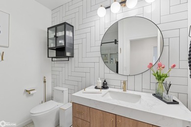 Gorgeous doesn't even begin to describe this 4 bedroom, 3-bath - photo 23
