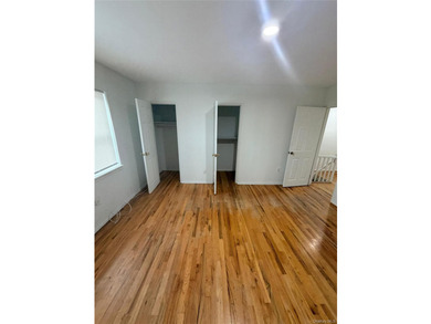 2 Bedrooms 1.5 bathrooms Spacious sunny & bright Beautiful And - photo 4