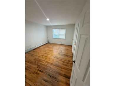2 Bedrooms 1.5 bathrooms Spacious sunny & bright Beautiful And - photo 5