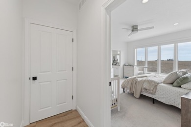 Gorgeous doesn't even begin to describe this 4 bedroom, 3-bath - photo 26