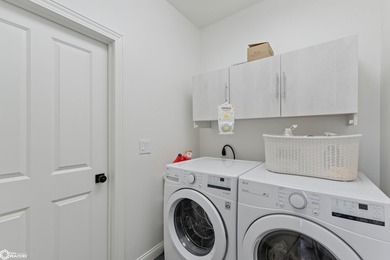 Gorgeous doesn't even begin to describe this 4 bedroom, 3-bath - photo 29