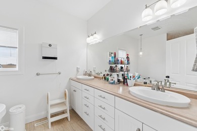 Gorgeous doesn't even begin to describe this 4 bedroom, 3-bath - photo 30