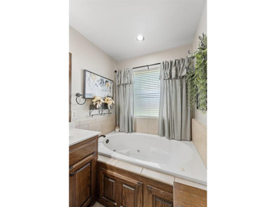 Beautiful one level home on a gorgeous .83 acre cul-de-sac lot! - photo 30