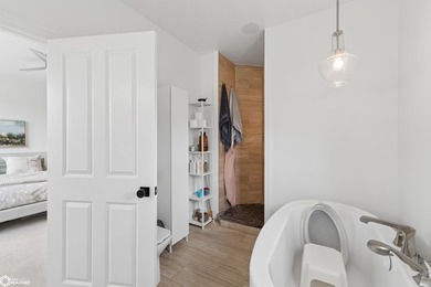 Gorgeous doesn't even begin to describe this 4 bedroom, 3-bath - photo 31