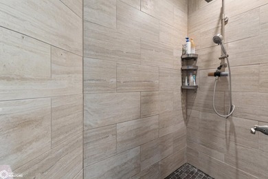 Gorgeous doesn't even begin to describe this 4 bedroom, 3-bath - photo 32
