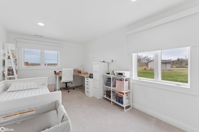 Gorgeous doesn't even begin to describe this 4 bedroom, 3-bath - photo 40