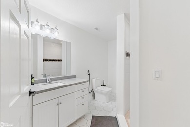 Gorgeous doesn't even begin to describe this 4 bedroom, 3-bath - photo 41