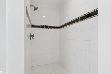 Gorgeous doesn't even begin to describe this 4 bedroom, 3-bath - photo 42