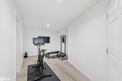 Gorgeous doesn't even begin to describe this 4 bedroom, 3-bath - photo 44