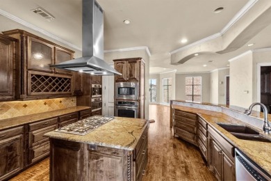 Luxurious 3 story condo close to everything Fort Worth has to