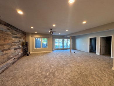 Luxury lakefront living meets exceptional - photo 16