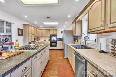 Welcome to your mountain retreat at 202 Tamarack Road! This - photo 9