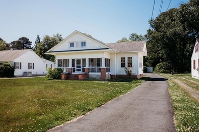 Welcome to this charming 3-bedroom, 1 bath home in the heart of - photo 1