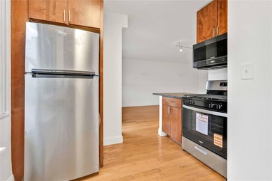 Welcome to 1065 Vermont Street, Unit 4F - a bright and spacious