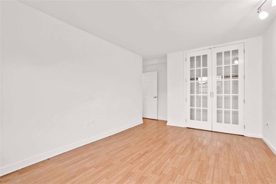 Welcome to 1065 Vermont Street, Unit 4F - a bright and spacious