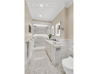 *Exclusive Skytop Sanctuary: A Luxurious Penthouse Retreat with - photo 17