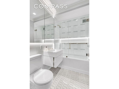 *Exclusive Skytop Sanctuary: A Luxurious Penthouse Retreat with - photo 20