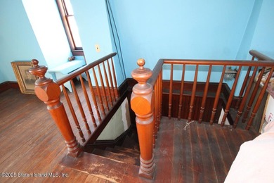 Unique gem of a house. 10-11 rooms. Consult with architect. Can - photo 16